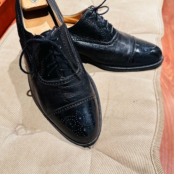 Bruno Magli Medallion  Oxfords. - Picture 3 of 11